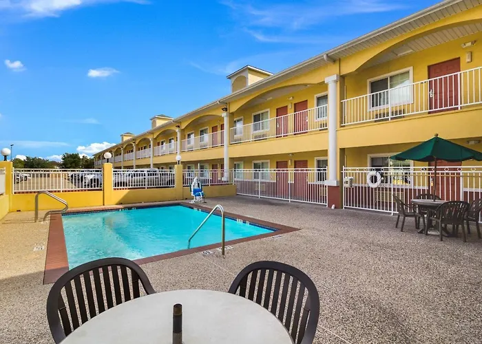 Scottish Inn And Suites Baytown