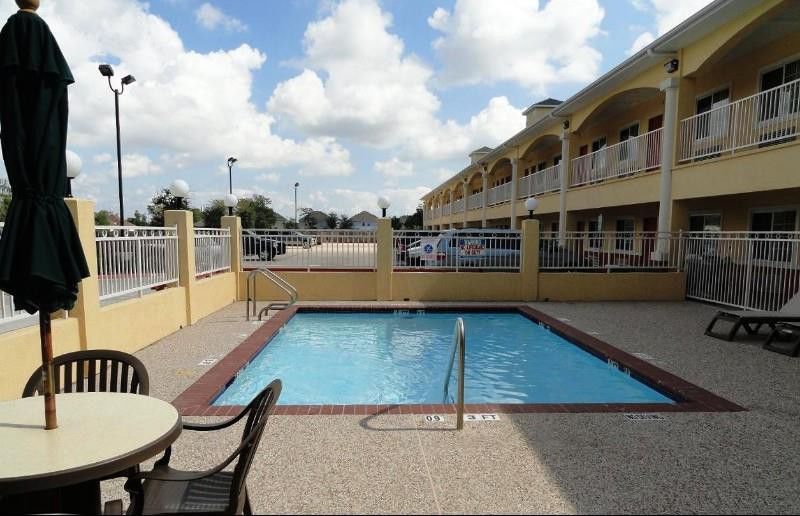 Scottish And Motel Baytown